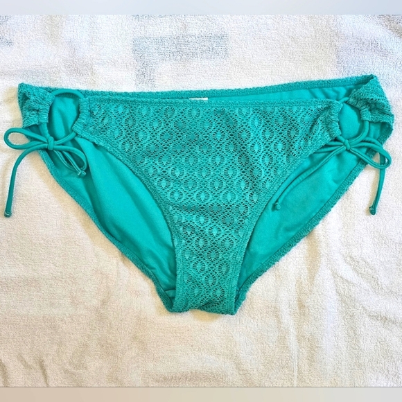 Lacy turquoise bikini bottom - Picture 1 of 4